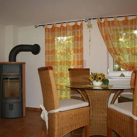 Hébergement de vacances Dream Bungalow On Grimmitzsee With Lake View Joachimsthal